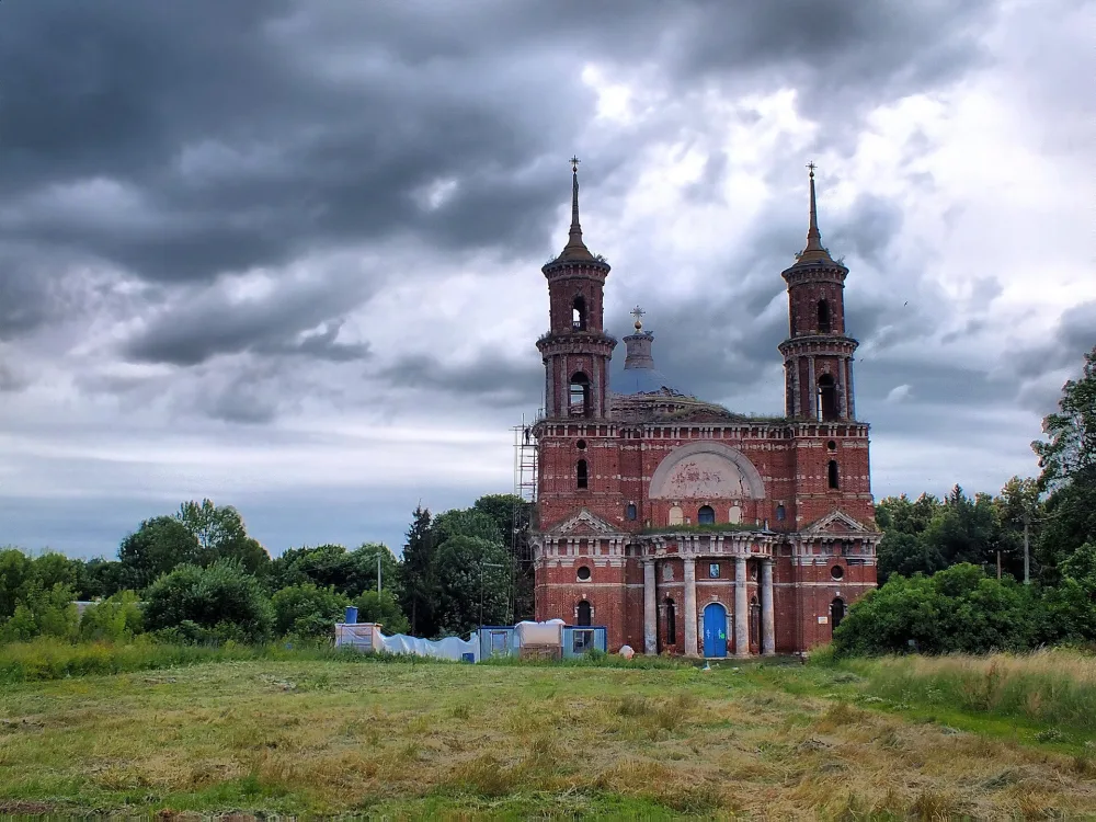 Владимирская церковь, современная фотография из «Вокруг России».